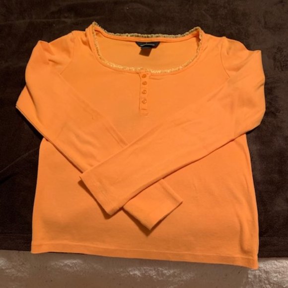 Button Top - Picture 5 of 5